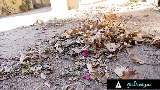 GIRLSWAY - милфа Dana Vespoli получает грубую дисциплину со страпоном от офицера Пенни Барбера