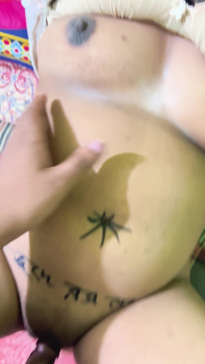 Novo sexo em bangla em esposa gostosa compartilha cama e bunda grande anal quente | Clipe 1