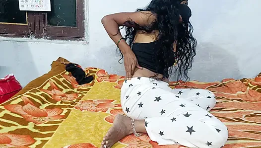 Rekaman seks istri hot india lagi asik nyepong kontol sambil jilat toket