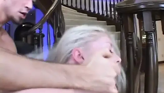 Adam yaramaz üniversiteli kızı evinde sikiyor