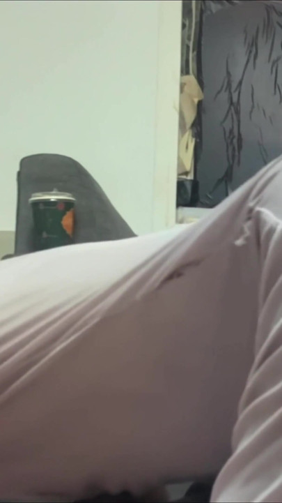 Tranh luận theo chiều dọc 4 chiếc váy bó sát