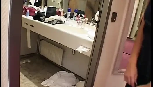Очень сексуальную брюнетку с круглой жопой дрючили в видео от первого лица