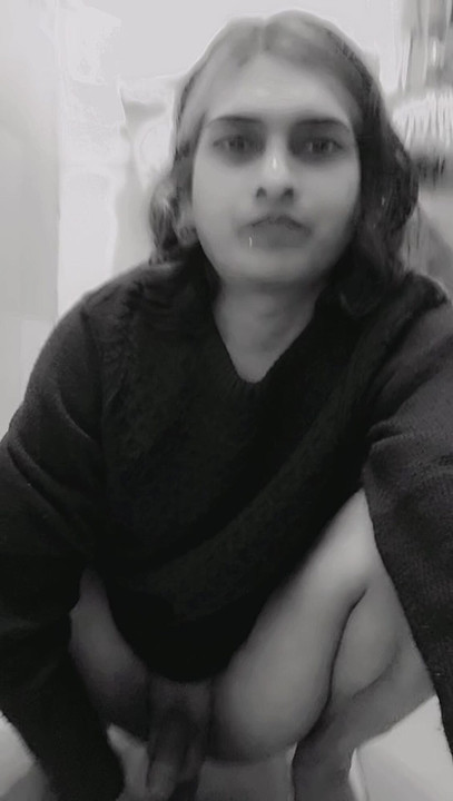 Zoyasazadai alone in a toilet inside