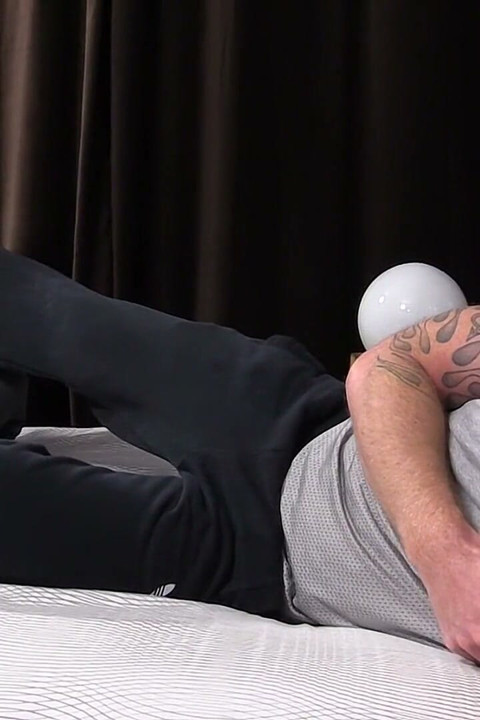 Red y Alessio Romero se adoran pies