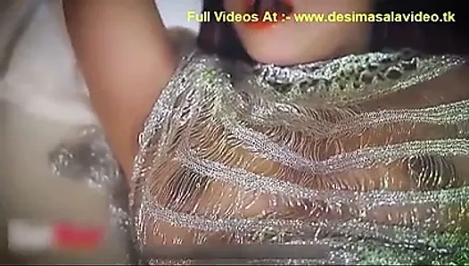 Quente indiana desi milf peituda menina em vestido transparente