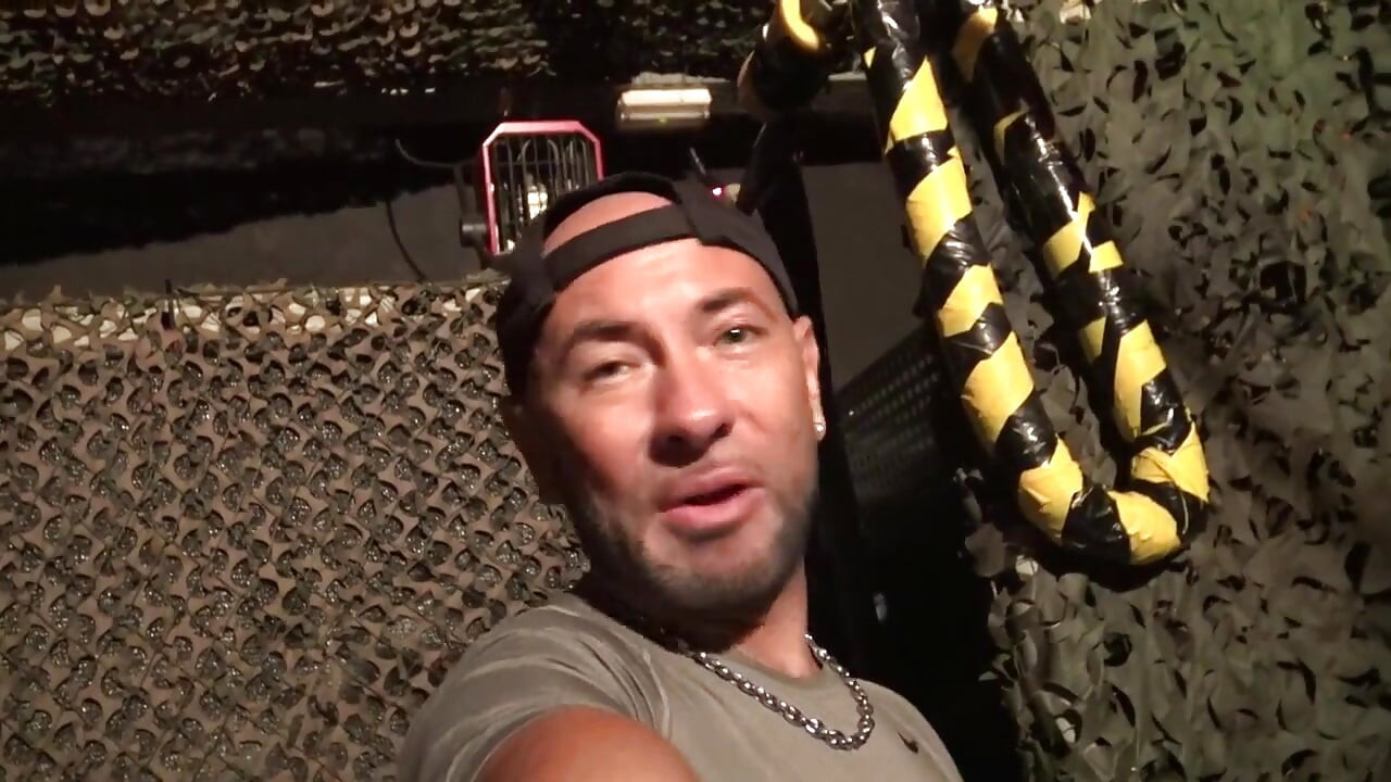 Сексуальну латиноамериканську дівчину відтрахав тато в Барселоні