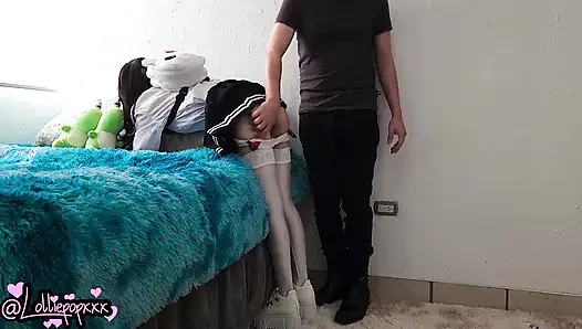 Winziges schulmädchen wurde hart mit gürtel an ihrem perfekten arsch versohlt - creampie, um sie zu seinem zu machen
