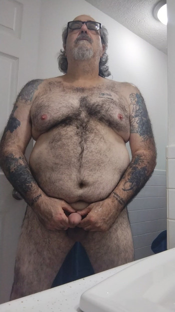샤워하기 전에 애타게 애타게 하는 북극곰