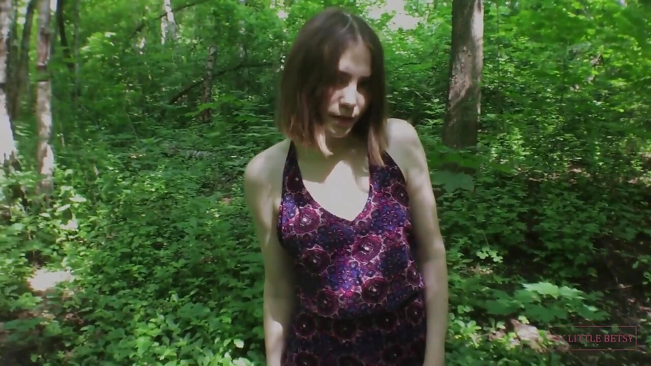 Με έφερε στο δάσος για να τιναχτώ και να χύσω στα μαλλιά μου