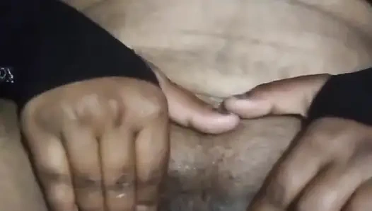 Savita si kakak ipar india lagi asik fingering memeknya savita si kakak ipar india