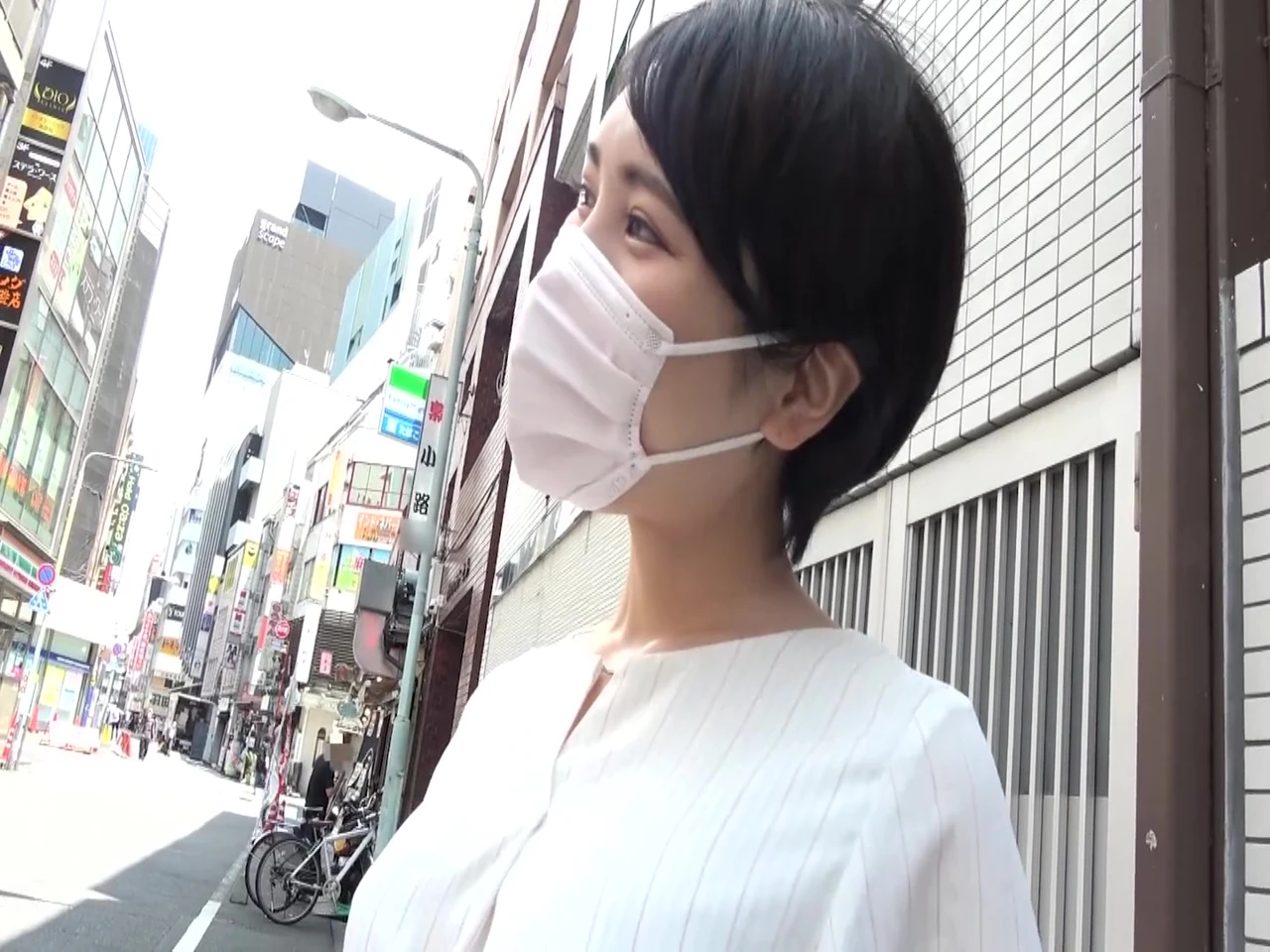 P133G02 Meet a short-haired, elegant beauty found on a match app and immediately check into a hotel! Climax sex with a girl who defies her appearance!
