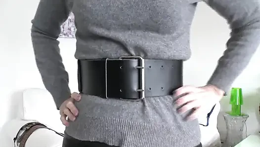 Oturma odasında kemer takma, bölüm 3, Lady Victoria Valente