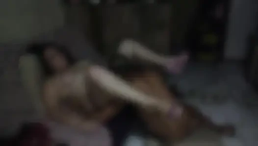 Istri nakal ini dientot habis-habisan sama pria lain sambil ditonton suami