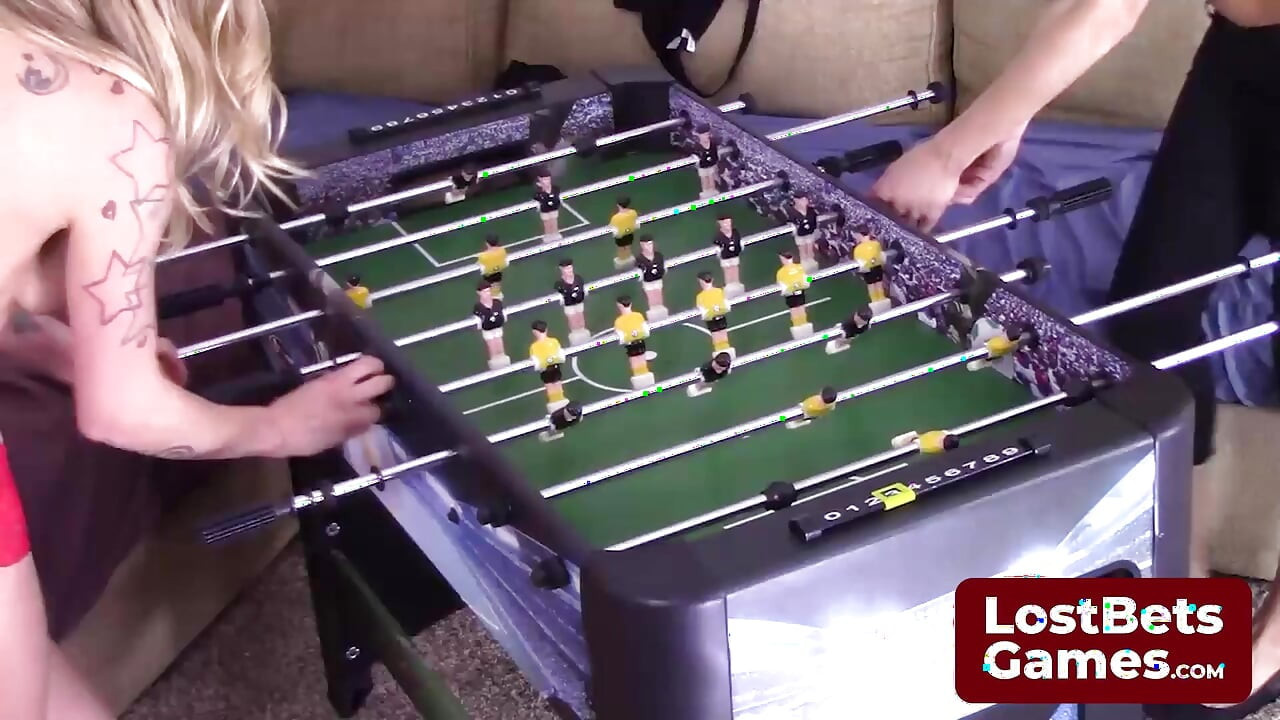 Twee beste vrienden navigeren door dit komische stripvoetbalspel