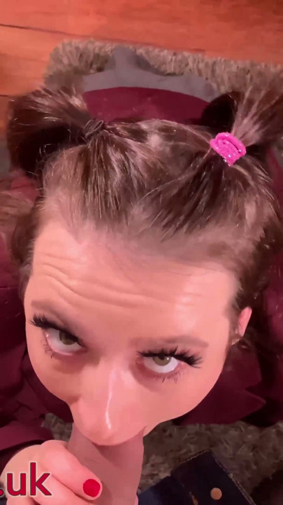 Pov skoletøs slurvete blowjob | Klipp 1
