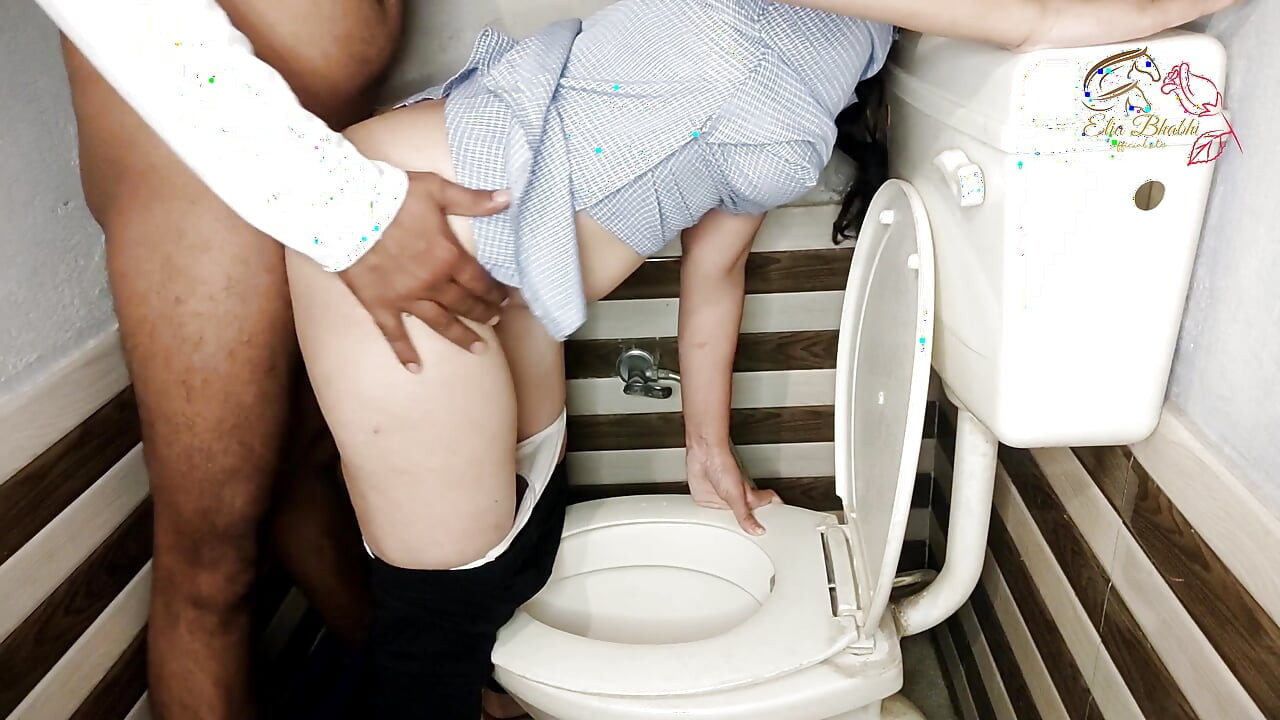 Geneukt in toilet (pis in de mond)