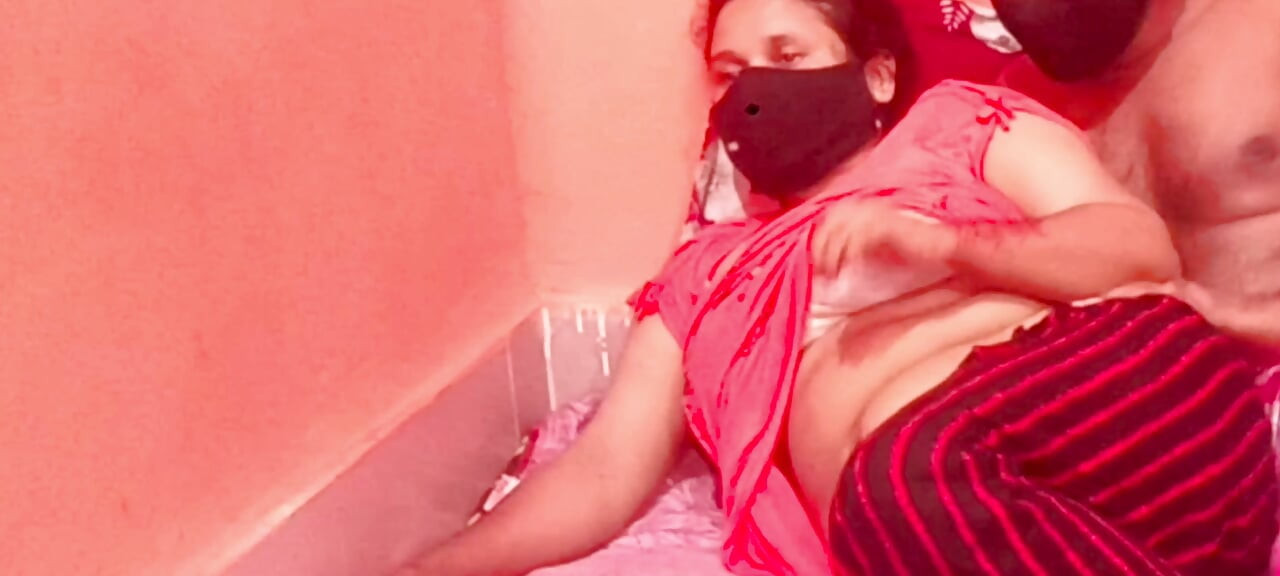 Encuentro sexual vaporoso entre una cuñada seductora de Bangladesh y su suegro mayor.