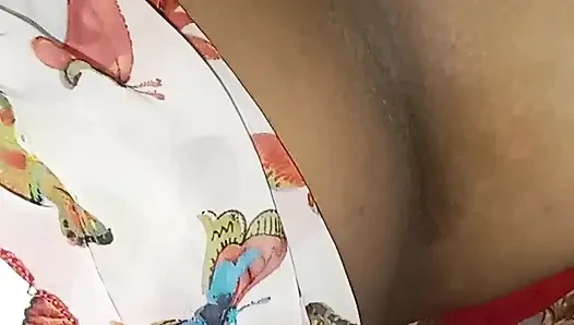 Я погладил мясистую киску своей жены. Часть 1