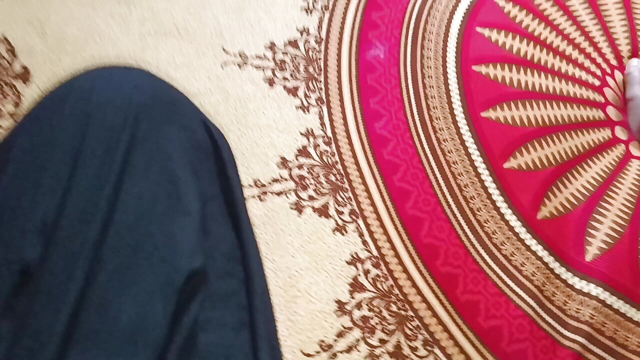 Bangladeshin kylän köyhä piika nauttii talon omistajan kanssa selkeästä likaisesta äänestä
