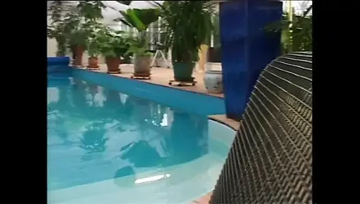 Memek tante sange ini dientot habis-habisan sama kontol besar sampai dicrot di dalam