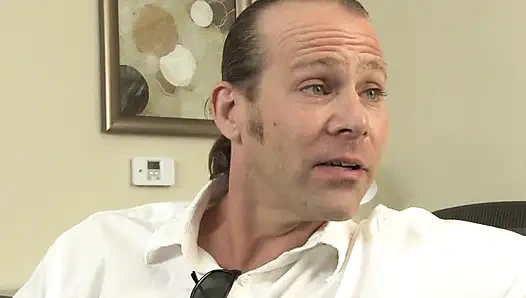 Милфа-блондинка готова к члену