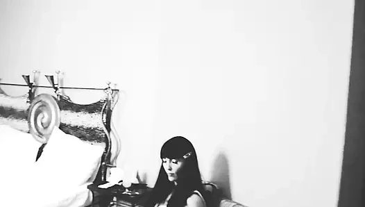 Solo-herrin BDSM strapon bbc latex-milf schwarz-weiß