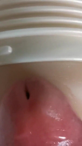 「Fucked my anal fleshlight」のスリリングな瞬間