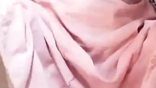 Мастурбирует тетушку ММС по видеосвязи