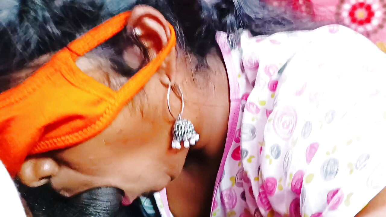 Indyjski Desi seks przyrodnia siostra i przyrodni brat niestety jebanie w domu. Telugu brudne rozmowy.
