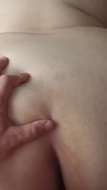 MILF deepthroats sedan doggy style fitta till anal creampie | Klipp 2