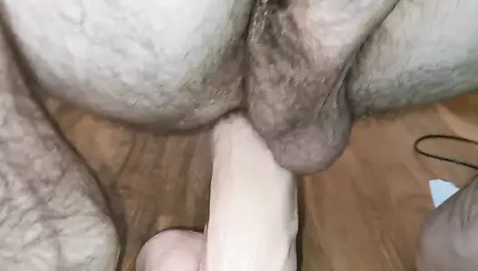 12 inç yapay penisle kendini sikiyor