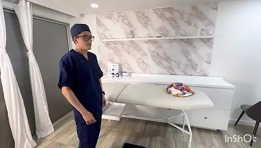 Falsche Masseurin Fickt Latina Grossen Arsch Gefickt, Kommt in Ihren Grossen Und Köstlichen Arsch