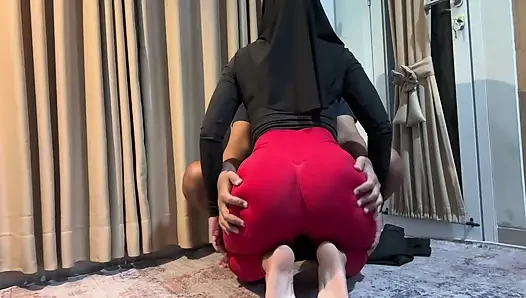 Sopir Tergoda Kepada Majikan Yang Sedang Olahraga