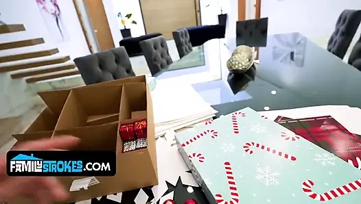 Bakire Liz noel arifesinde üvey babasına ilk olması için yalvarıyor