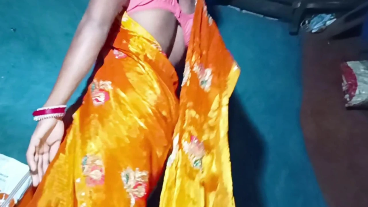 Indian 18 year old couple first time saree wearing sex.18 years old couple first time saree wearing.