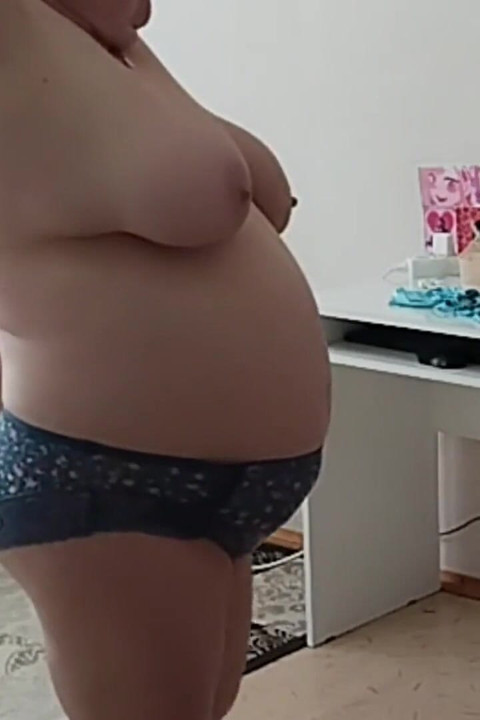 I Spied on My Mother-in-law and How She Was Cleaning up the Room Naked