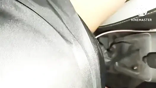 Sezon 166. Hintli kadın erkek arkadaşıyla arabada sikişiyor