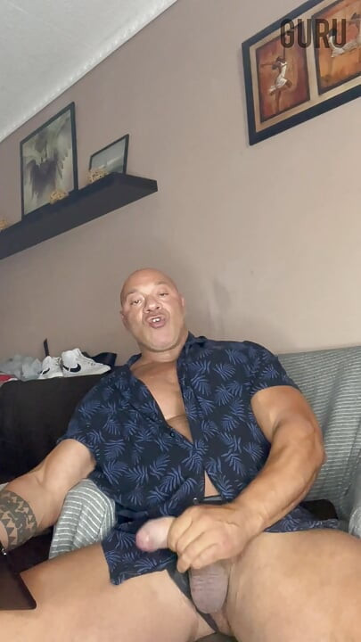 大师先生健美爸爸在家里手淫