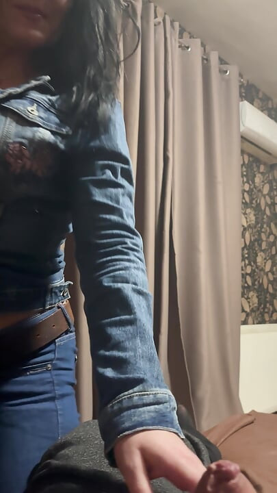 Denim deepthroat, munkavle och spotta spela. Dubbel sperma svälja