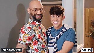 Heiße muskulöse Deangelo Jackson fickt süßen, geilen Twink Andy