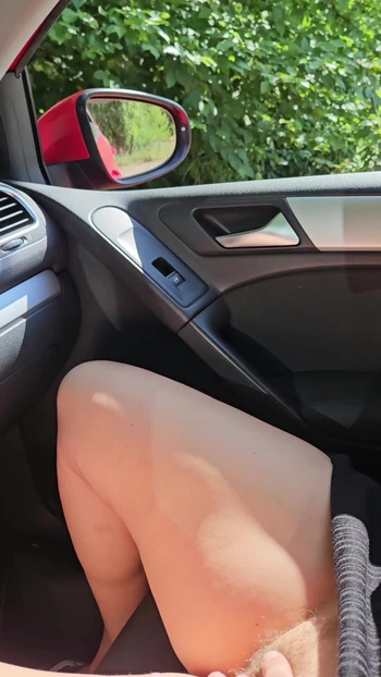 Fingering my girlfriend's horny hairy pussy while driving!