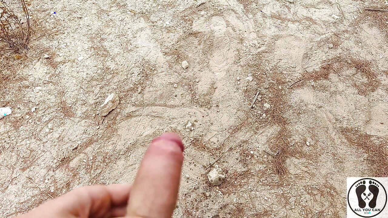 Riskli açık havada sakso sikiş domaltarak ağzına boşalma işiyor