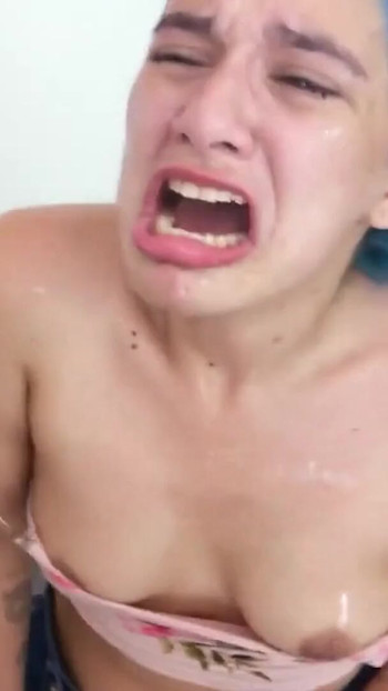 Une latina de 18 ans se tape une grosse bite américaine avec gorge profonde, POV à Medellin | Clip 2