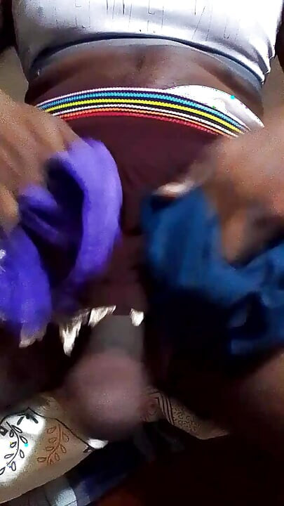 Шри-ланкийский бой, лифчик, трусики, парень