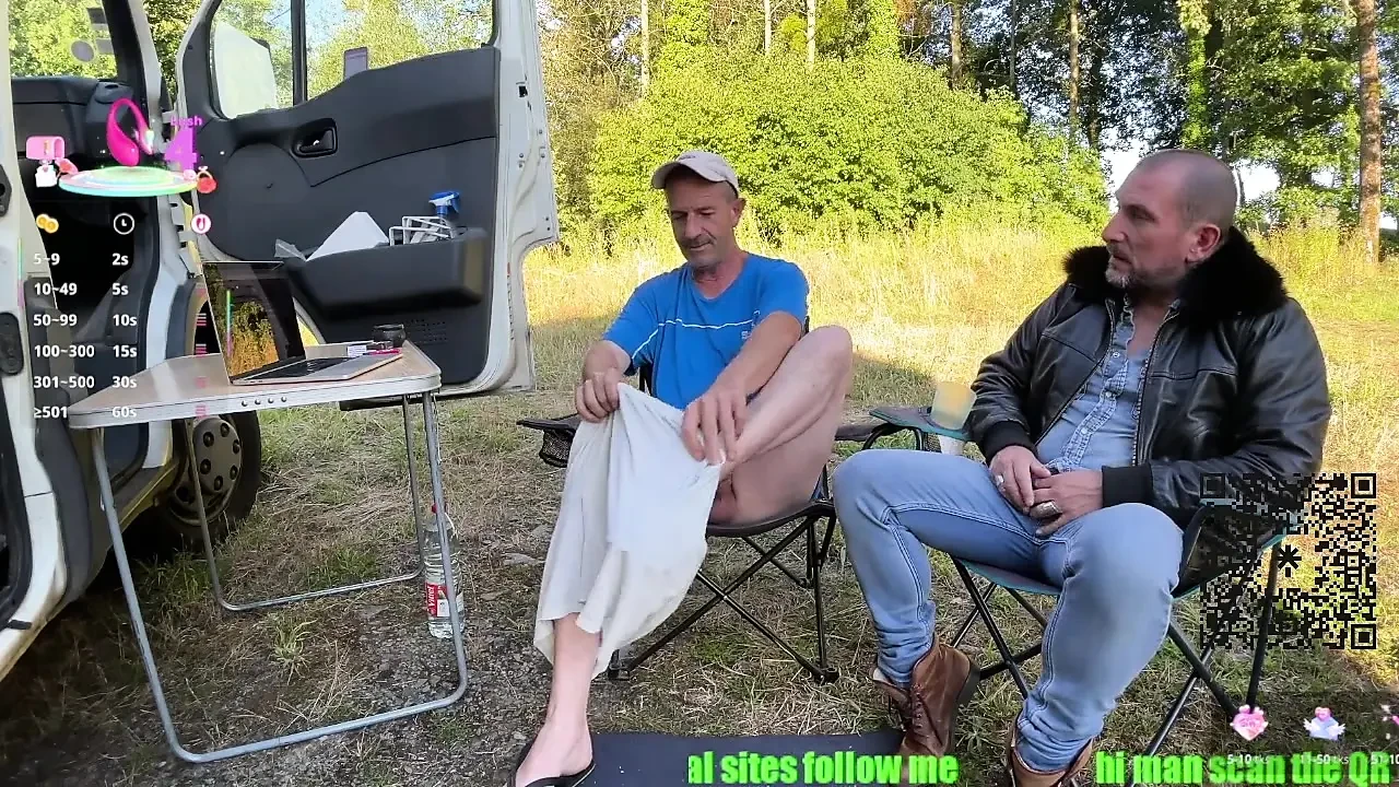 A nice big dick on a parking lot during his OnlyFans live stream, it’s very hot humm