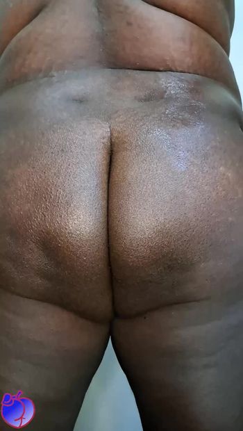 Você gosta da minha bunda gordinha?