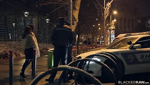 Blackedraw nakavt doğal agatha vega ve ella hughes iki polis tarafından sert sikiliyor!