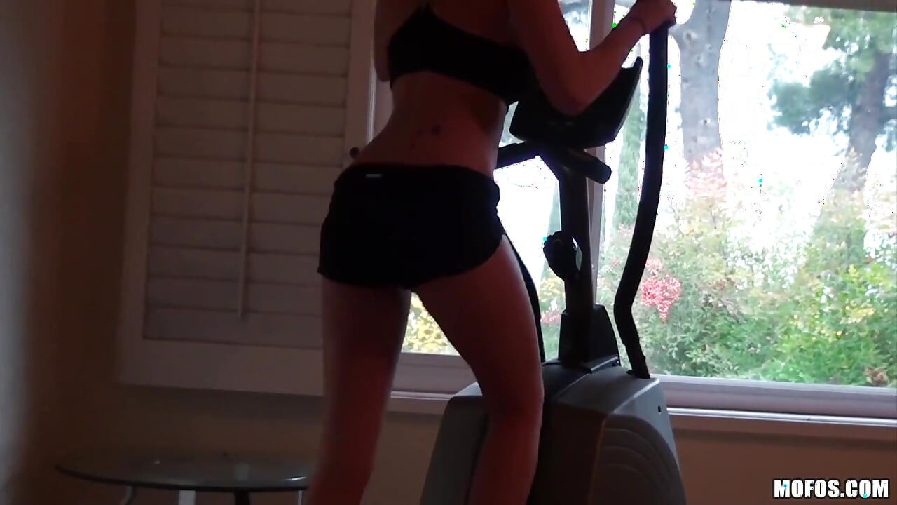I Know That Girl - I Love Sneaking on My Girlfriend While She Works Out Her Amazing Body