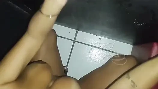 Memekku dientot habis-habisan sama pacarku sebelum mulutku di gloryhole