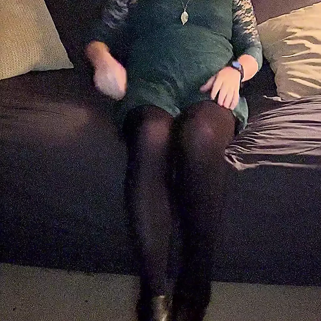 Lauren 's Quickie u čipkaloj haljini i crnim čarapama